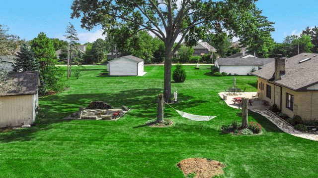 8210 Hillcrest Drive, Orland Park, IL 60462