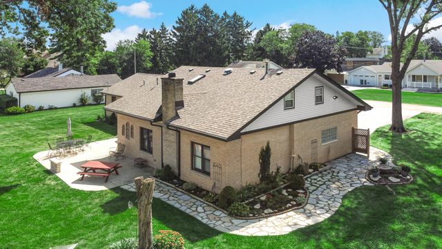 8210 Hillcrest Drive, Orland Park, IL 60462