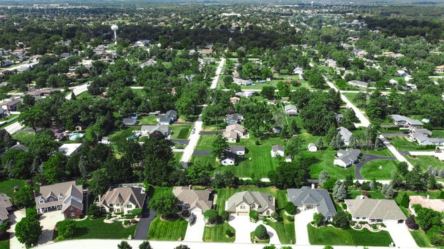 8210 Hillcrest Drive, Orland Park, IL 60462