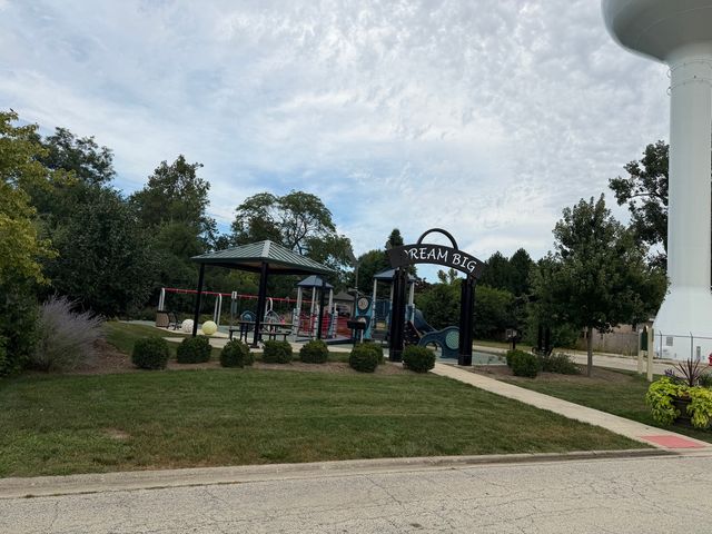 8210 Hillcrest Drive, Orland Park, IL 60462