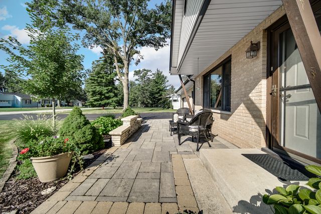8210 Hillcrest Drive, Orland Park, IL 60462