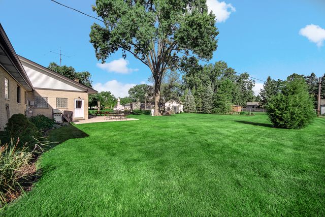 8210 Hillcrest Drive, Orland Park, IL 60462