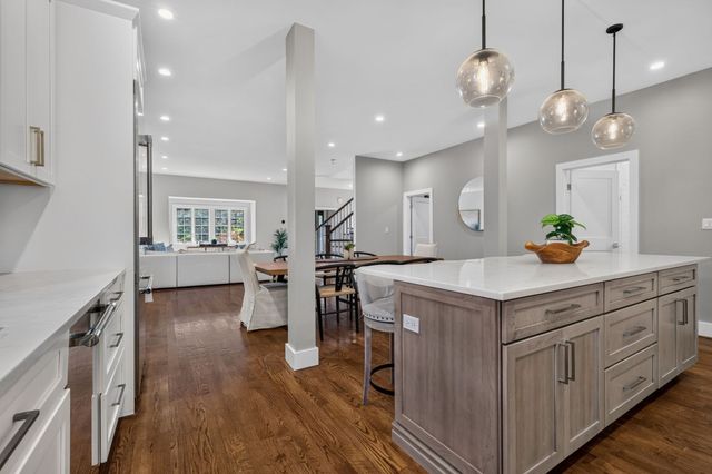 611 Centre St 1, Newton, MA 02458