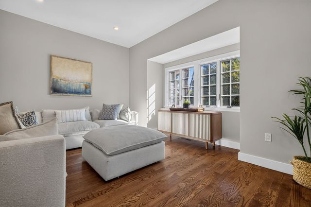 611 Centre St 1, Newton, MA 02458