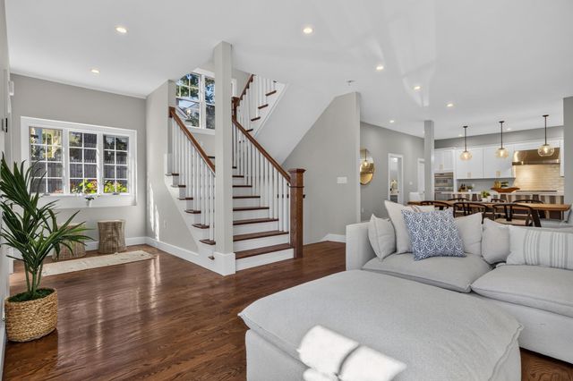 611 Centre St 1, Newton, MA 02458
