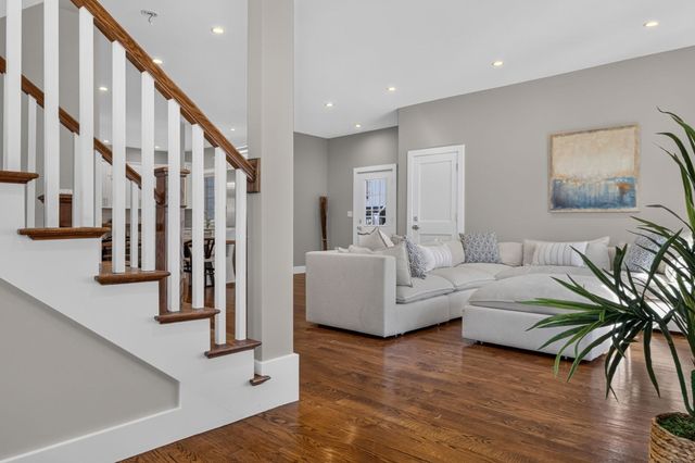 611 Centre St 1, Newton, MA 02458