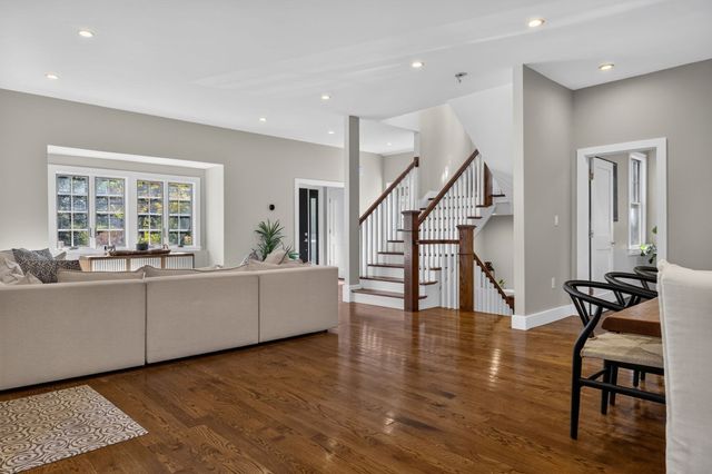 611 Centre St 1, Newton, MA 02458