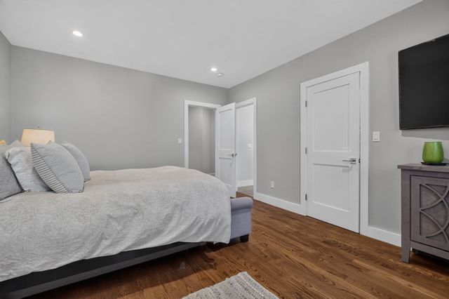 611 Centre St 1, Newton, MA 02458