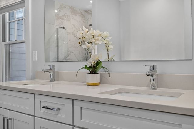 611 Centre St 1, Newton, MA 02458
