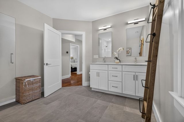 611 Centre St 1, Newton, MA 02458