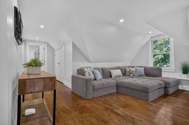611 Centre St 1, Newton, MA 02458