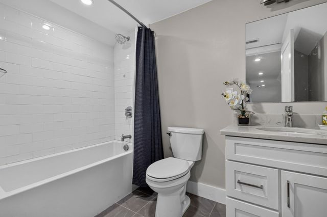 611 Centre St 1, Newton, MA 02458