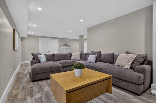 611 Centre St 1, Newton, MA 02458