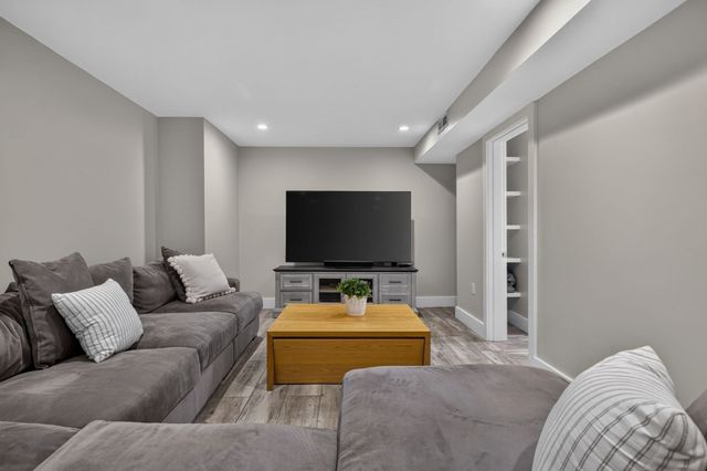 611 Centre St 1, Newton, MA 02458