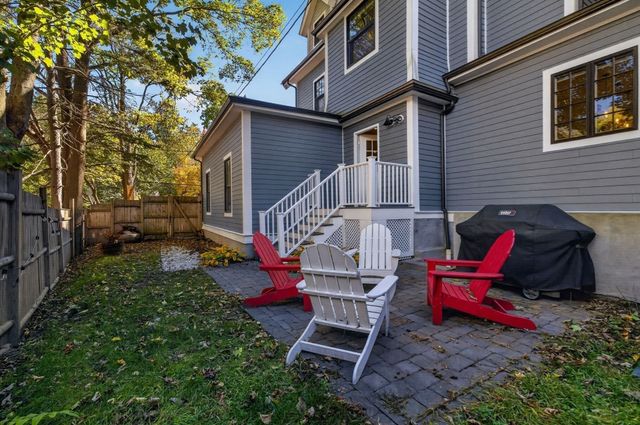 611 Centre St 1, Newton, MA 02458