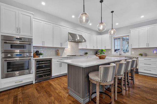 611 Centre St 1, Newton, MA 02458