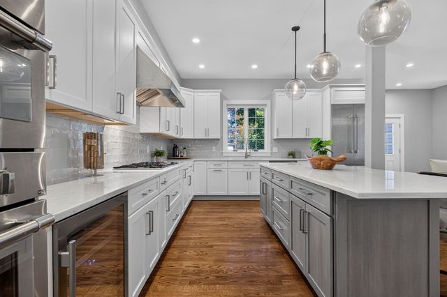 611 Centre St 1, Newton, MA 02458
