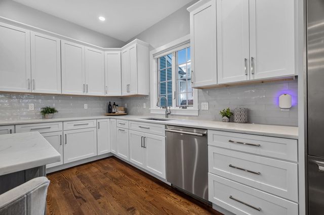 611 Centre St 1, Newton, MA 02458
