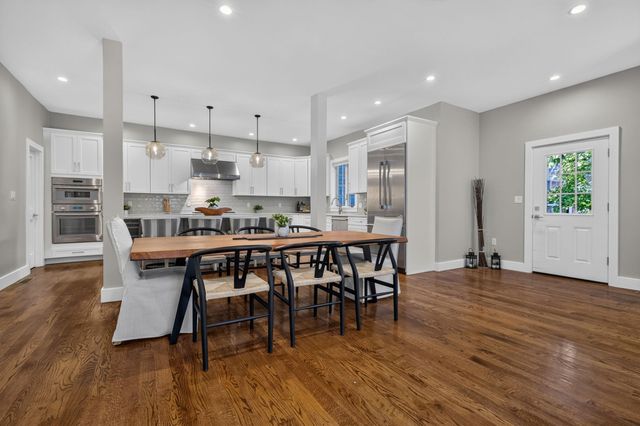 611 Centre St 1, Newton, MA 02458