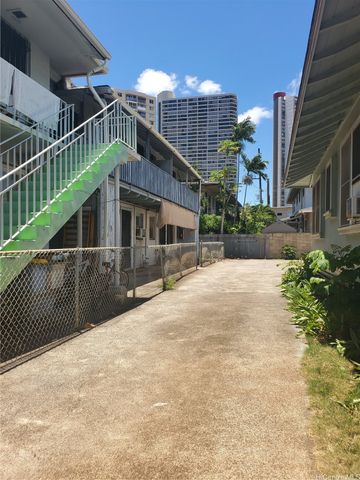 631 Hausten Street 4, Honolulu, HI 96826