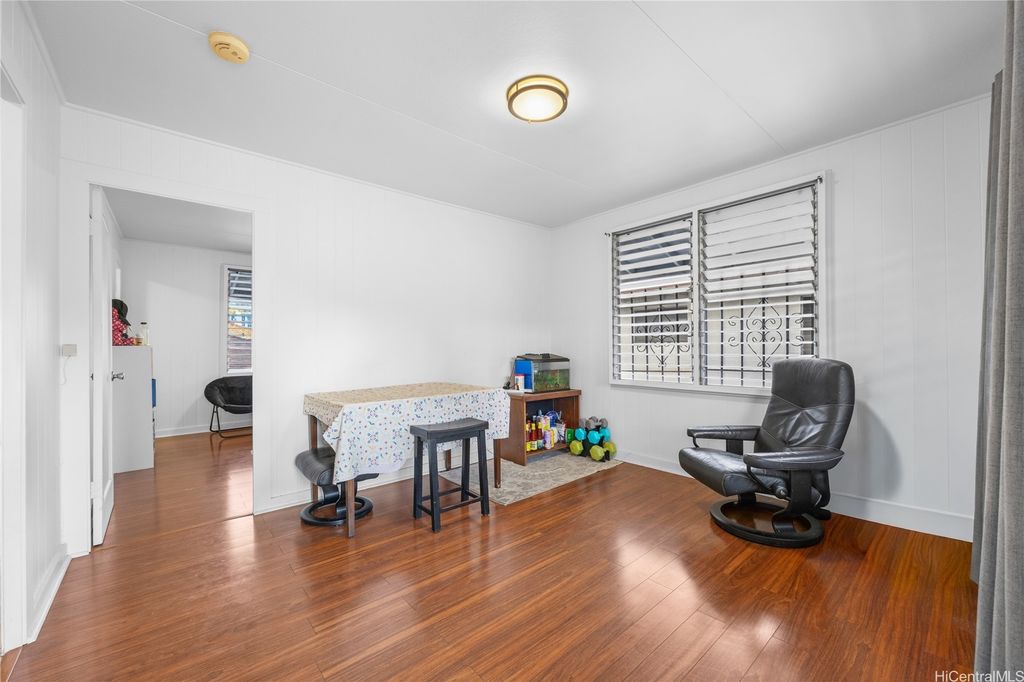 631 Hausten Street 4, Honolulu, HI 96826