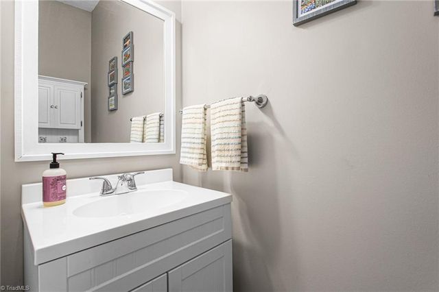 1317 Salem Crossing Road, Kernersville, NC 27284