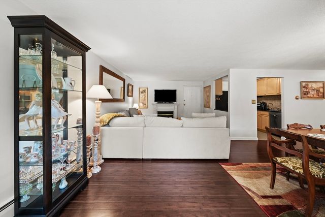 64 Main 28B, Stoneham, MA 02180