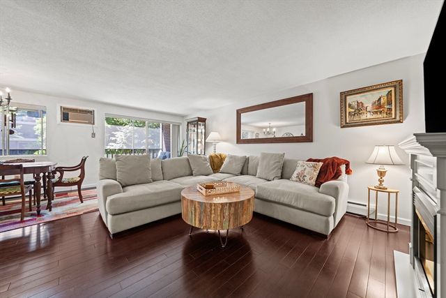64 Main 28B, Stoneham, MA 02180