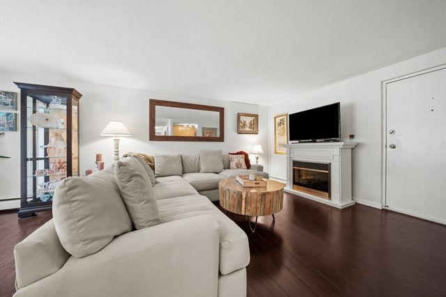 64 Main 28B, Stoneham, MA 02180