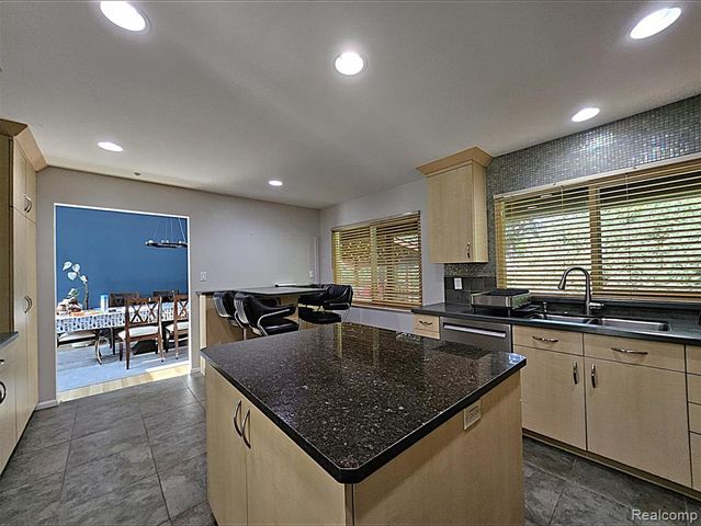 7120 Pebblecreek Road, West Bloomfield, MI 48322