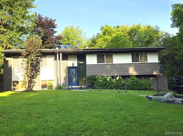7120 Pebblecreek Road, West Bloomfield, MI 48322