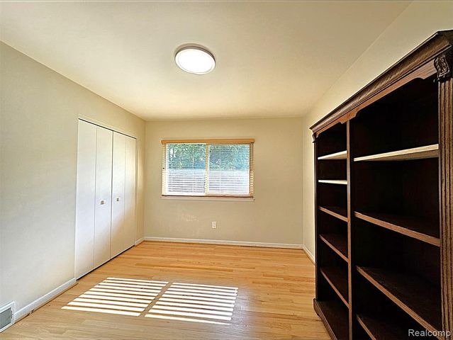 7120 Pebblecreek Road, West Bloomfield, MI 48322