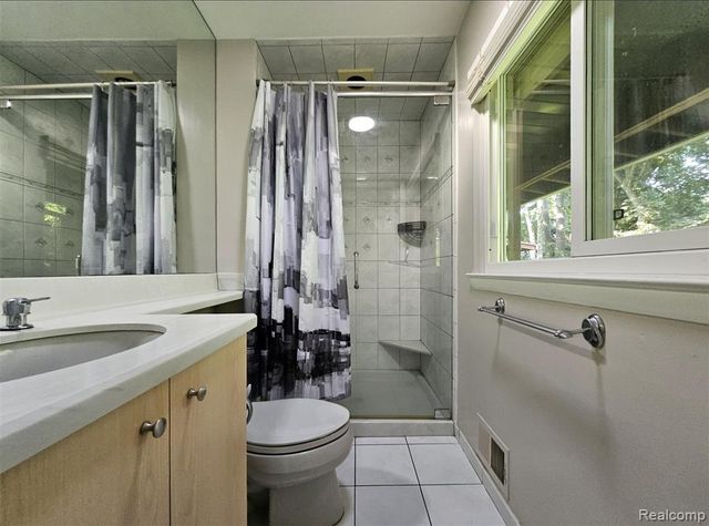 7120 Pebblecreek Road, West Bloomfield, MI 48322