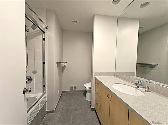 7120 Pebblecreek Road, West Bloomfield, MI 48322