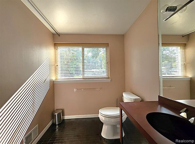 7120 Pebblecreek Road, West Bloomfield, MI 48322