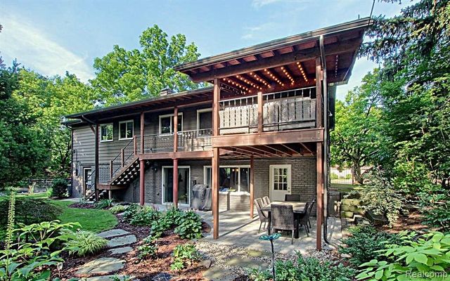 7120 Pebblecreek Road, West Bloomfield, MI 48322