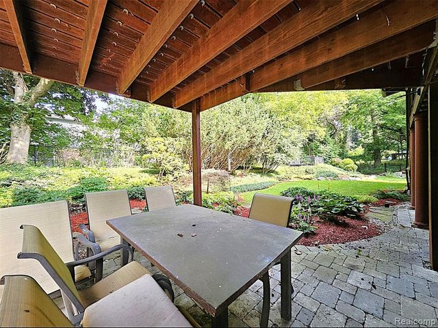 7120 Pebblecreek Road, West Bloomfield, MI 48322