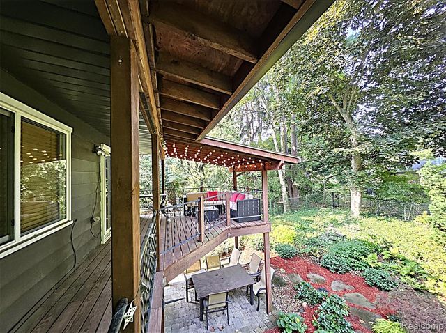 7120 Pebblecreek Road, West Bloomfield, MI 48322