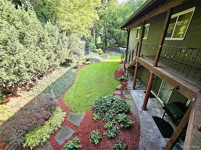 7120 Pebblecreek Road, West Bloomfield, MI 48322