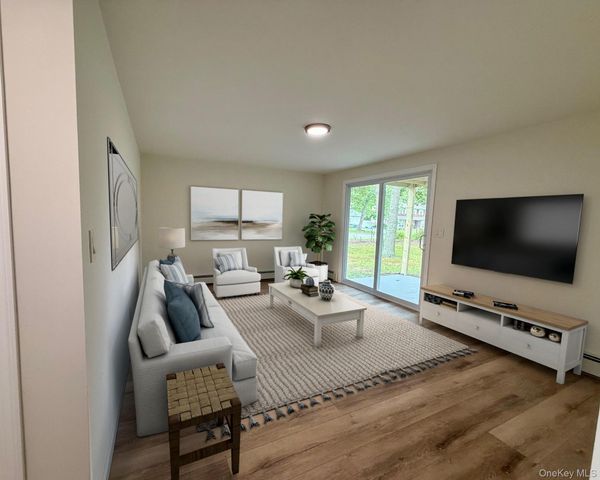 30 7th Street, Holbrook, NY 11741