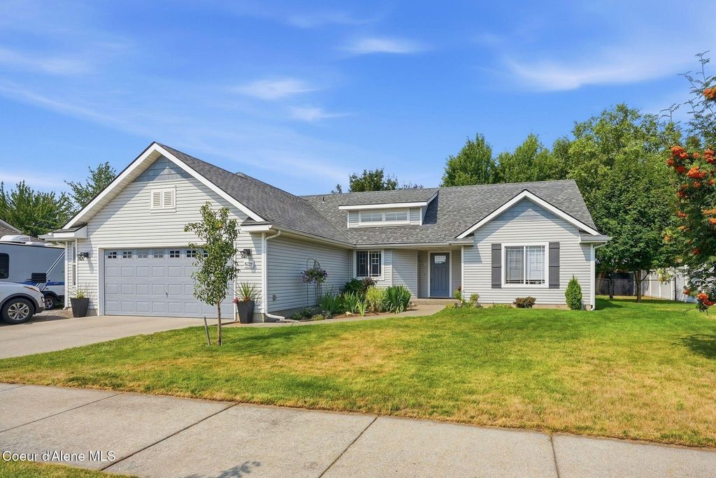 8227 N Brookside DR, Hayden, ID 83835 photo 1