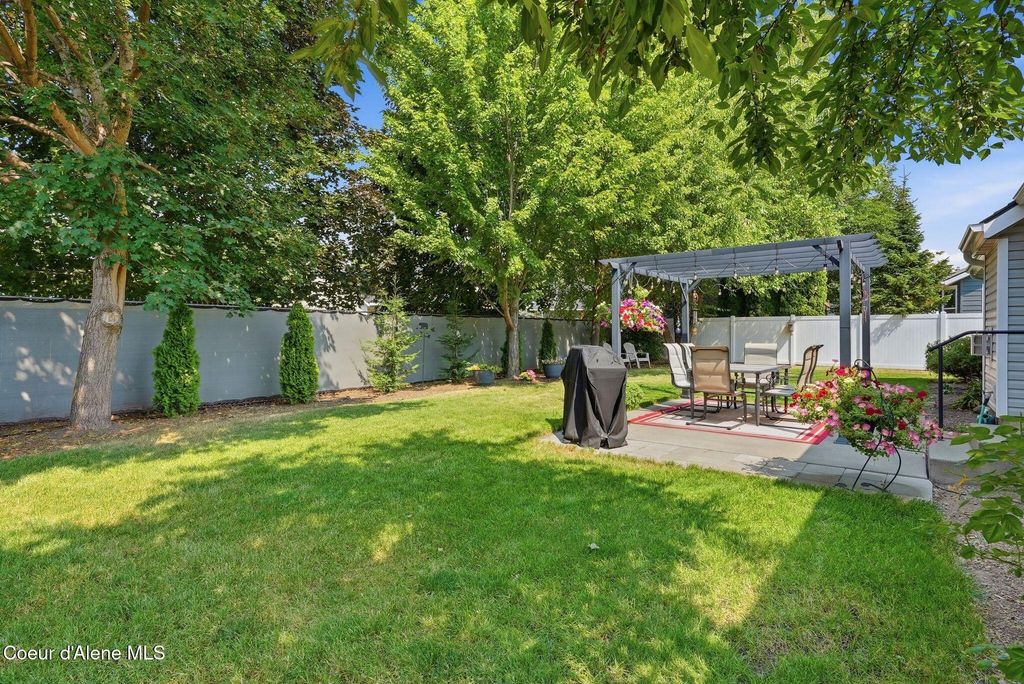 8227 N Brookside DR, Hayden, ID 83835 photo 4