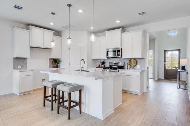 207 Crumpton WAY, Hutto, TX 78634