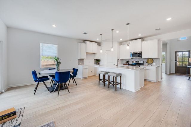 207 Crumpton WAY, Hutto, TX 78634