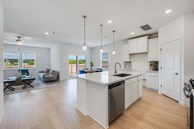 207 Crumpton WAY, Hutto, TX 78634