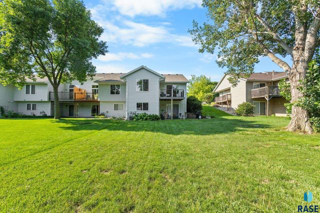 1500 E Northstar Ln Lane, Sioux Falls, SD 57108