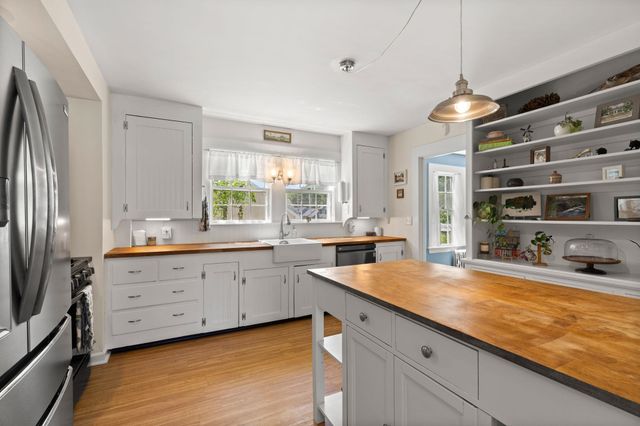 16 Brookline Street, Nashua, NH 03064