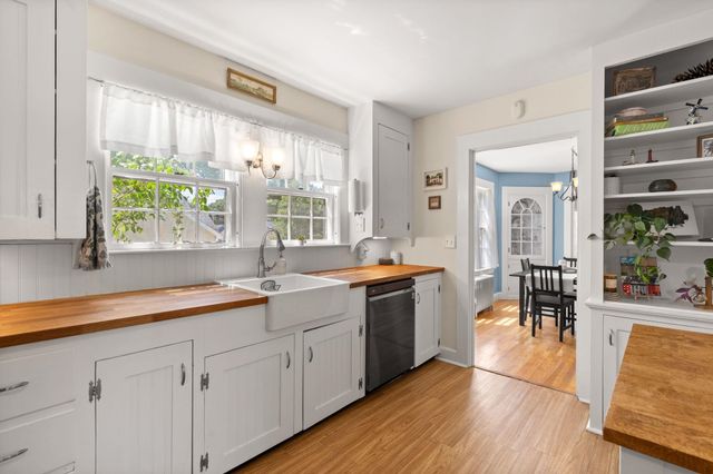 16 Brookline Street, Nashua, NH 03064