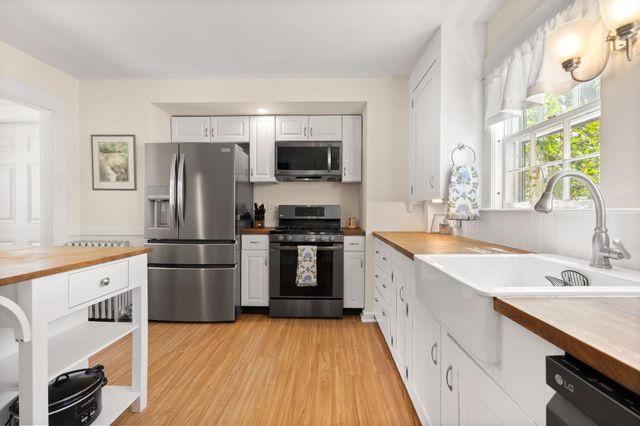 16 Brookline Street, Nashua, NH 03064