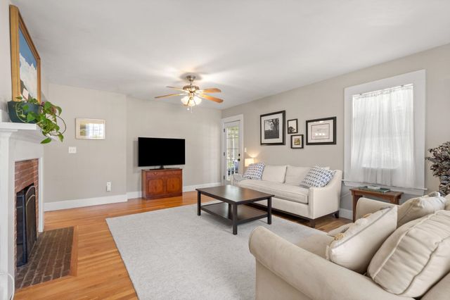 16 Brookline Street, Nashua, NH 03064